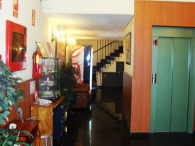 Hostal Apolo Мадрид Интерьер фото
