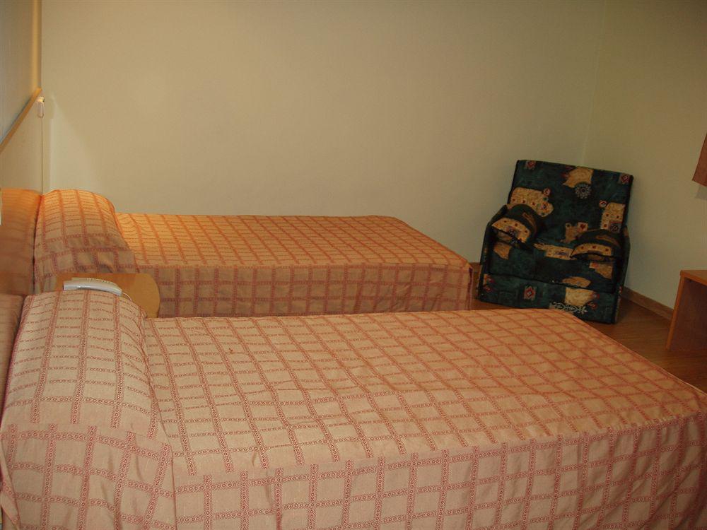 Hostal Apolo Мадрид Экстерьер фото
