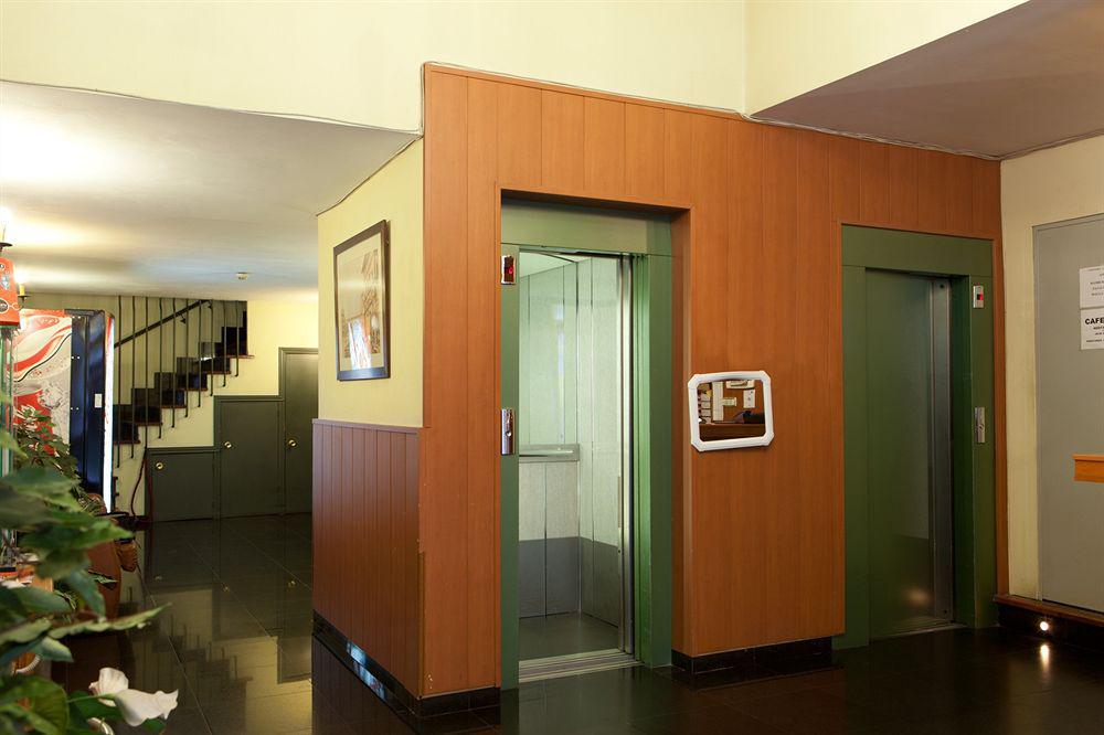 Hostal Apolo Мадрид Экстерьер фото